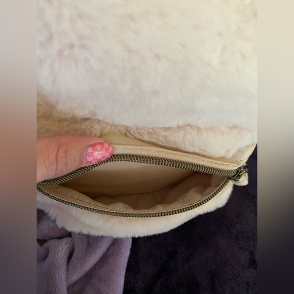 Blush pink faux fur mini backpack - Picture 9 of 13